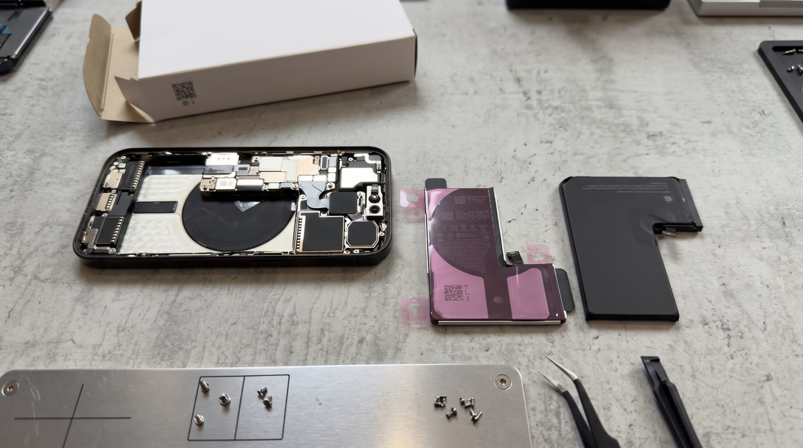 Wymiana baterii w iPhone 15 Pro – serwis Apple Szczecin